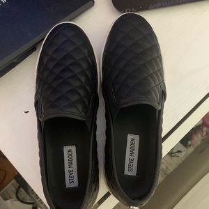 Women’s casual shoes